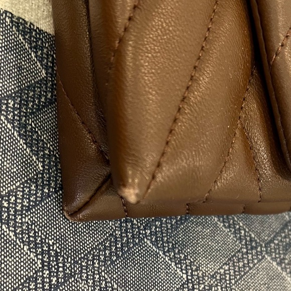 Tory Burch Kira Chevron chain wallet - Picture 7 of 8